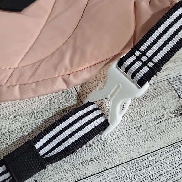 Adidas Waist pack Fanny Travel Bag Light Pink Clip Stripe Strap EUC Zip - Picture 5 of 12